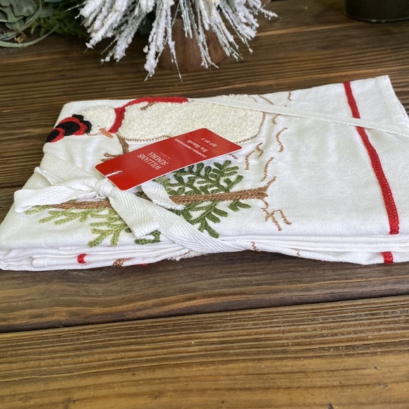 Williams Sonoma Snowman Embroidered Towels - Set of 2 - Picture 10 of 10